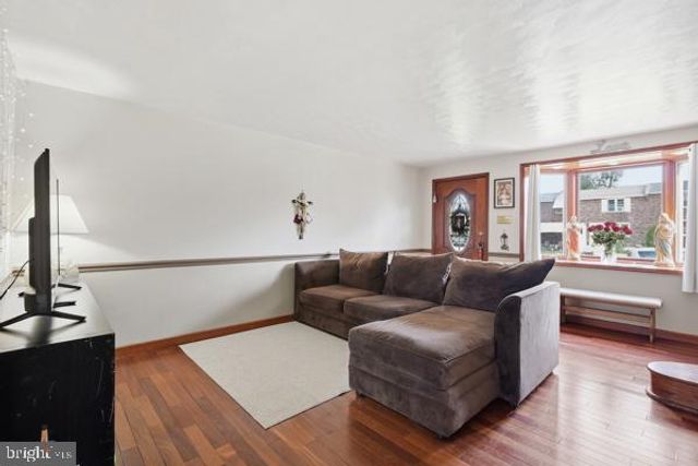1118 TREMONT DR, Glenolden, PA 19036