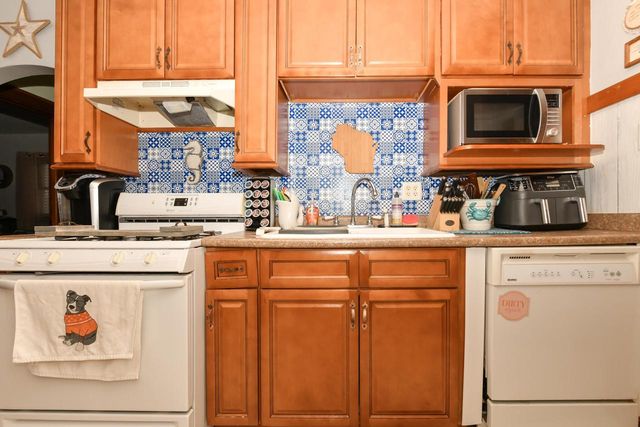 1816 S 59th STREET, West Allis, WI 53214