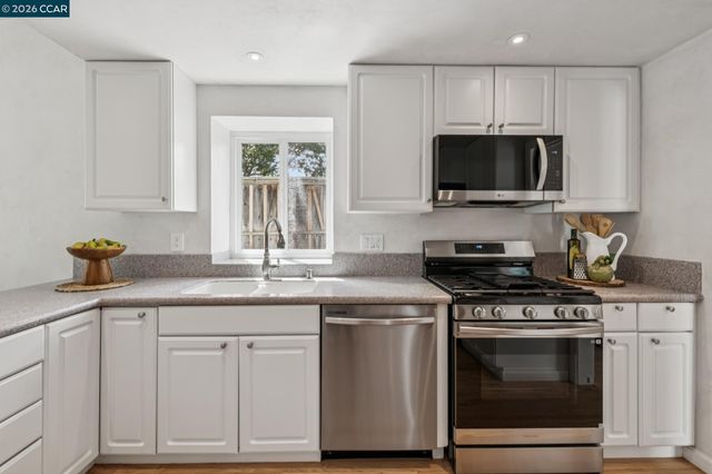 137 Brighton Rd, Alameda, CA 94502