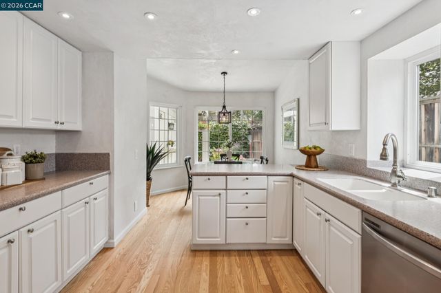 137 Brighton Rd, Alameda, CA 94502