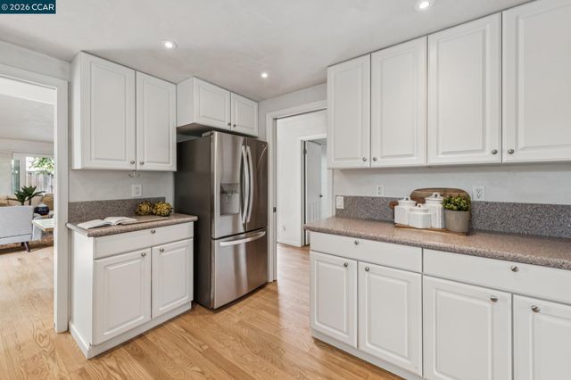 137 Brighton Rd, Alameda, CA 94502