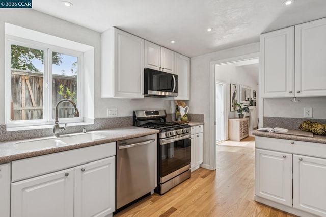 137 Brighton Rd, Alameda, CA 94502