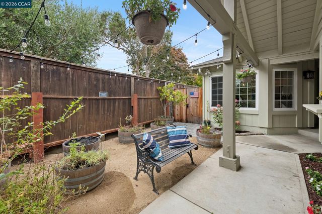 137 Brighton Rd, Alameda, CA 94502