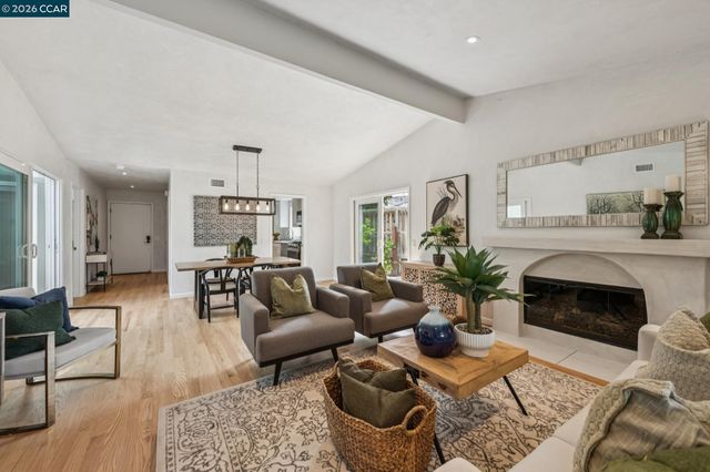 137 Brighton Rd, Alameda, CA 94502