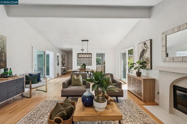 137 Brighton Rd, Alameda, CA 94502