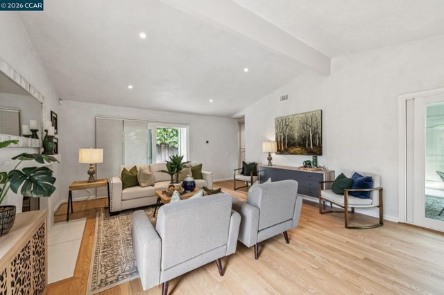 137 Brighton Rd, Alameda, CA 94502
