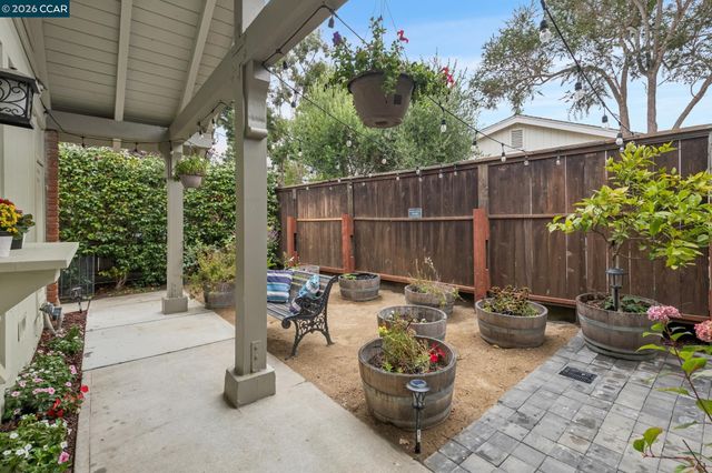 137 Brighton Rd, Alameda, CA 94502