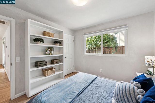 137 Brighton Rd, Alameda, CA 94502