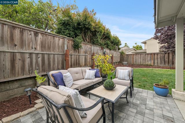 137 Brighton Rd, Alameda, CA 94502