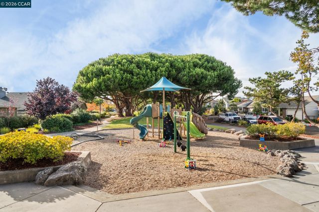 137 Brighton Rd, Alameda, CA 94502