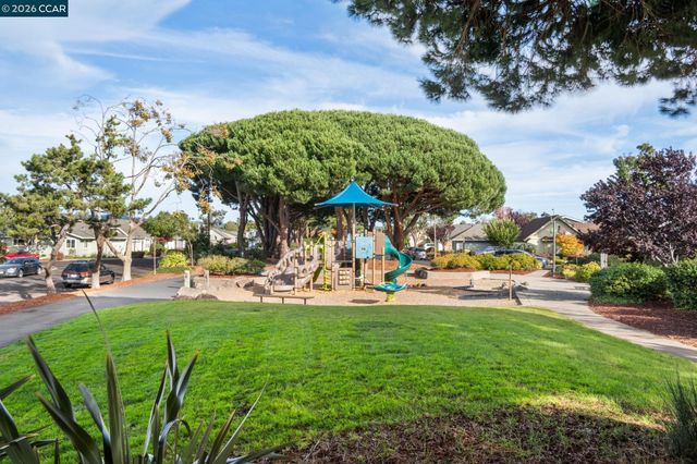 137 Brighton Rd, Alameda, CA 94502
