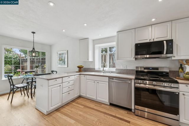 137 Brighton Rd, Alameda, CA 94502