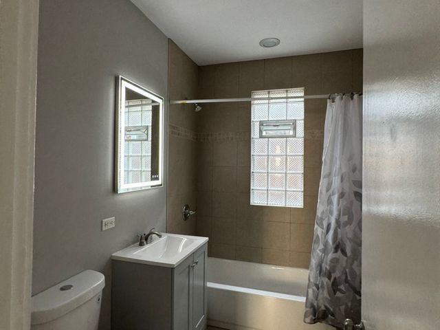 5018 W Concord Place, Chicago, IL 60639