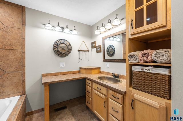 7600 W Regina St Street, Sioux Falls, SD 57106