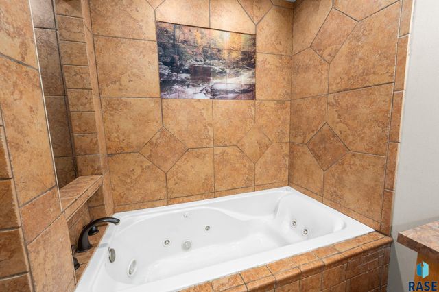 7600 W Regina St Street, Sioux Falls, SD 57106