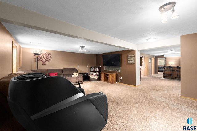 7600 W Regina St Street, Sioux Falls, SD 57106