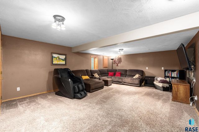 7600 W Regina St Street, Sioux Falls, SD 57106