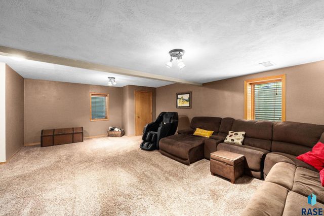 7600 W Regina St Street, Sioux Falls, SD 57106