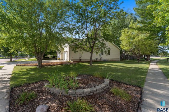 7600 W Regina St Street, Sioux Falls, SD 57106