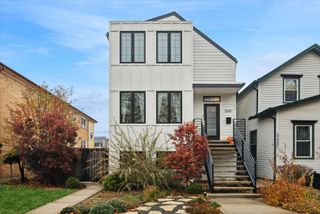 5240 W Winnemac Avenue, Chicago, IL 60630