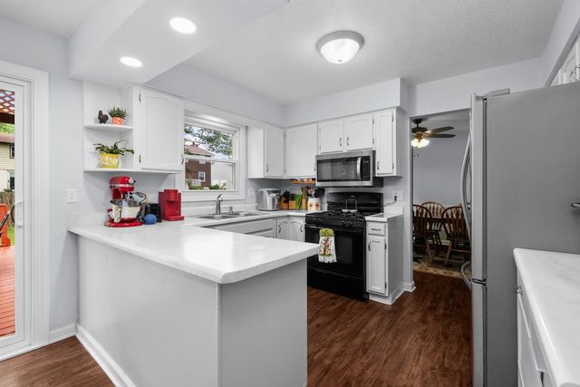 816 W 57th Street, Davenport, IA 52806