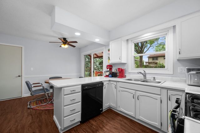 816 W 57th Street, Davenport, IA 52806