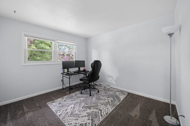 816 W 57th Street, Davenport, IA 52806