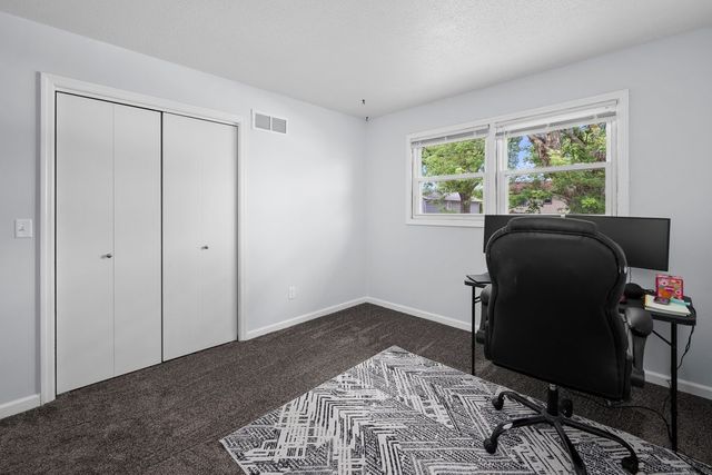 816 W 57th Street, Davenport, IA 52806