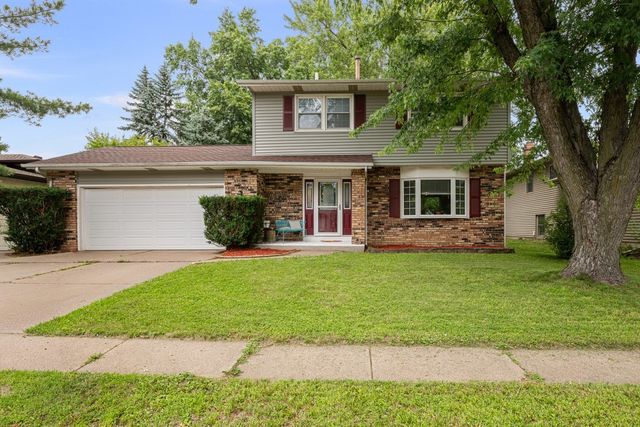 816 W 57th Street, Davenport, IA 52806