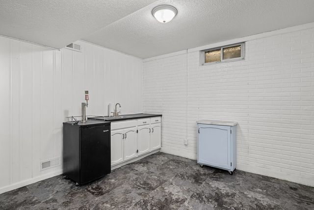 816 W 57th Street, Davenport, IA 52806