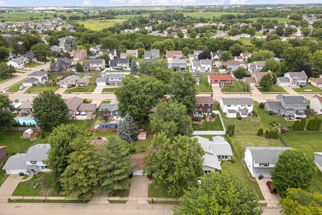 816 W 57th Street, Davenport, IA 52806