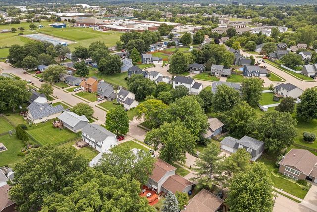 816 W 57th Street, Davenport, IA 52806