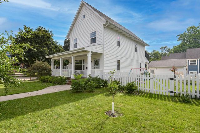 302 N West AVENUE, Waukesha, WI 53186