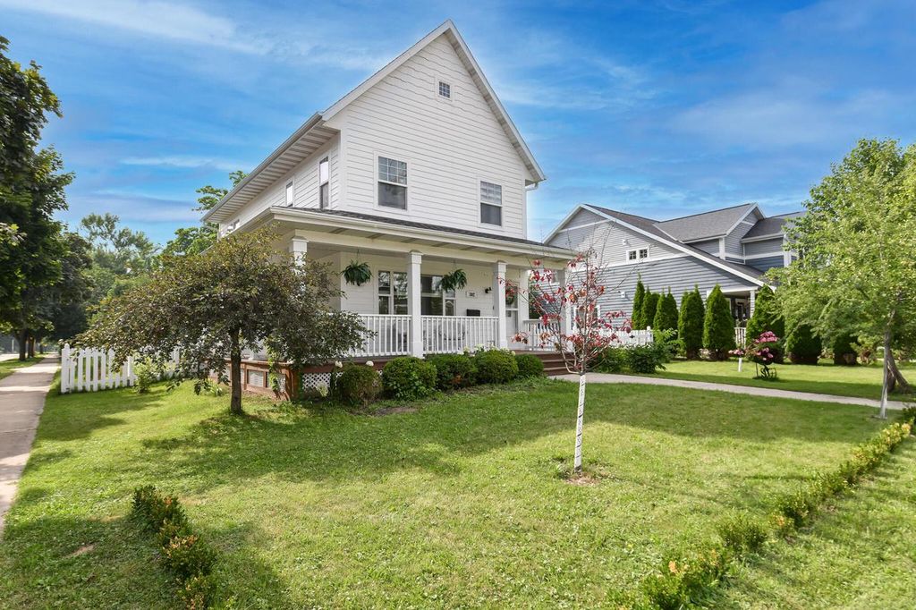 302 N West AVENUE, Waukesha, WI 53186