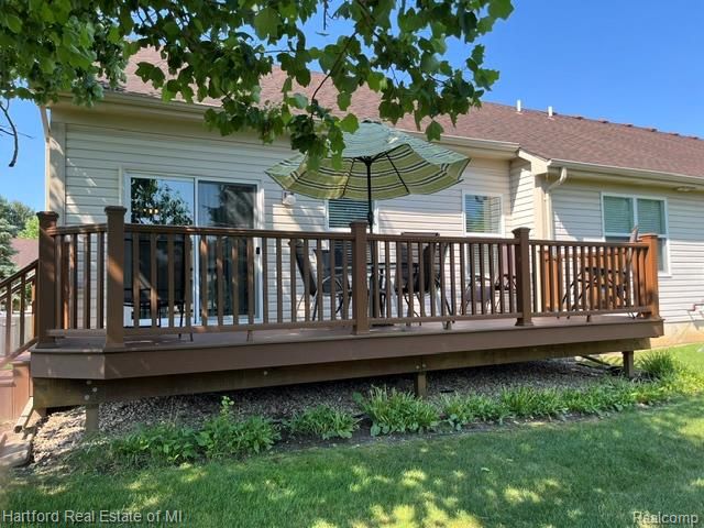 386 N Oak Drive, Commerce Charter Township, MI 48390