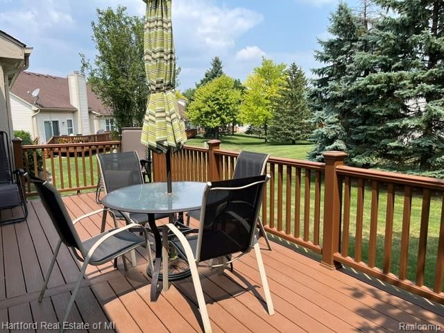 386 N Oak Drive, Commerce Charter Township, MI 48390