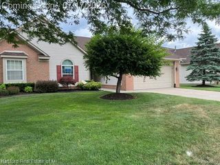 386 N Oak Drive, Commerce Charter Township, MI 48390