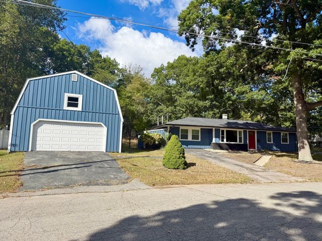 124 Sharon St, Brockton, MA 02302