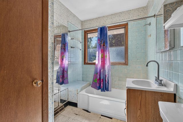 21 Janet Avenue, Darien, IL 60561