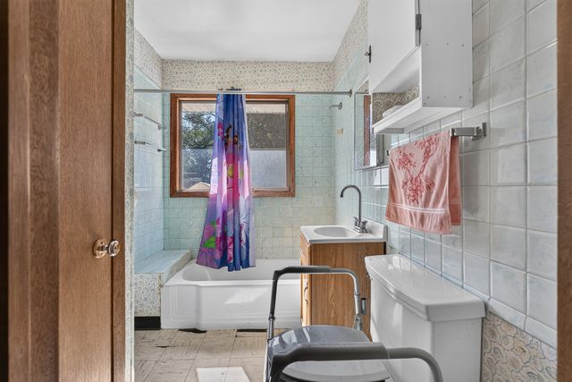 21 Janet Avenue, Darien, IL 60561