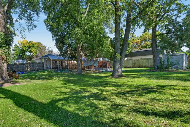 21 Janet Avenue, Darien, IL 60561
