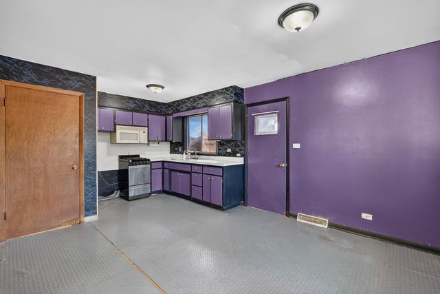 21 Janet Avenue, Darien, IL 60561
