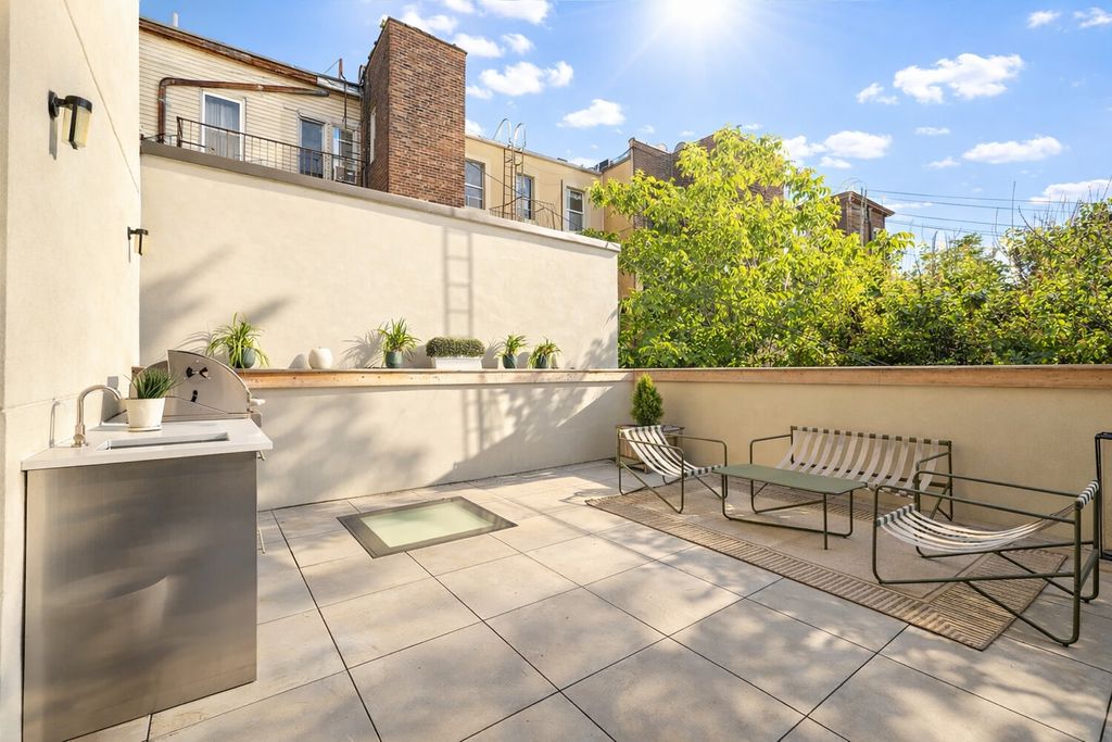 61 N HENRY Street GARDEN1, New York City, NY 11222