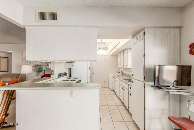 26019 S PARKSIDE Drive, Sun Lakes, AZ 85248