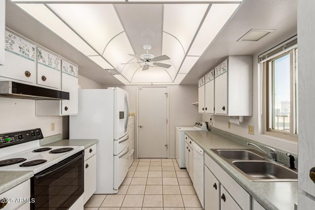 26019 S PARKSIDE Drive, Sun Lakes, AZ 85248