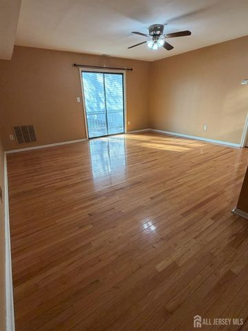 1202 Woodbridge Commons Way, Iselin, NJ 08817