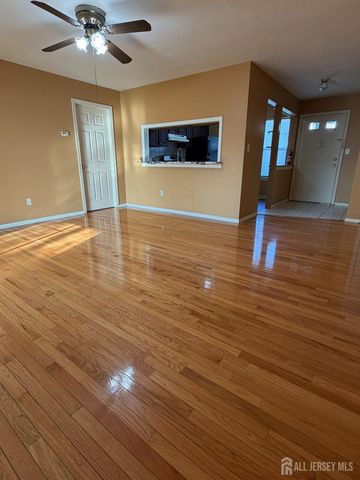 1202 Woodbridge Commons Way, Iselin, NJ 08817