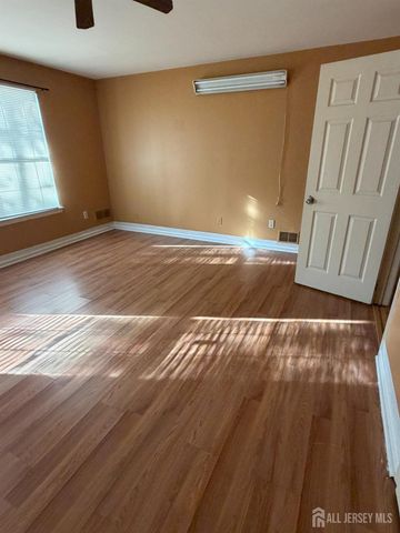 1202 Woodbridge Commons Way, Iselin, NJ 08817