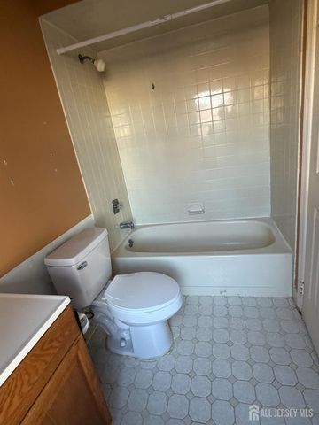 1202 Woodbridge Commons Way, Iselin, NJ 08817