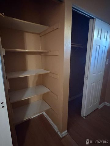 1202 Woodbridge Commons Way, Iselin, NJ 08817